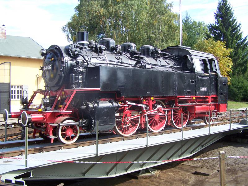 Die 64er prsentiert sich auf der Drehscheibe