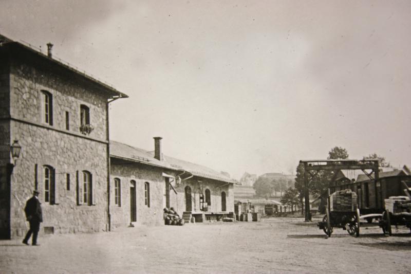 Der erste Bahnhof in Selb - Straenseite