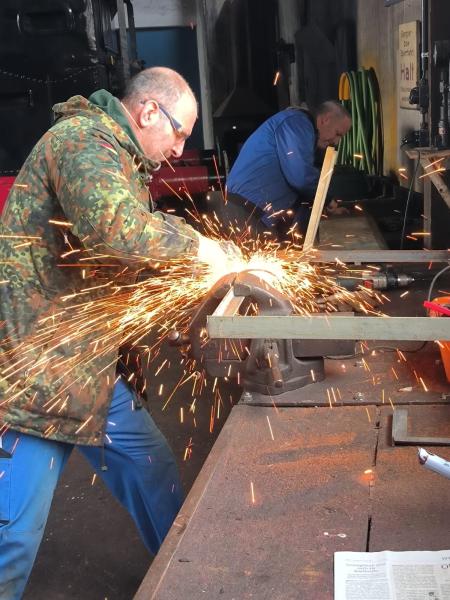  Arbeiten an den Türen der Kirchenlamitzer Lok